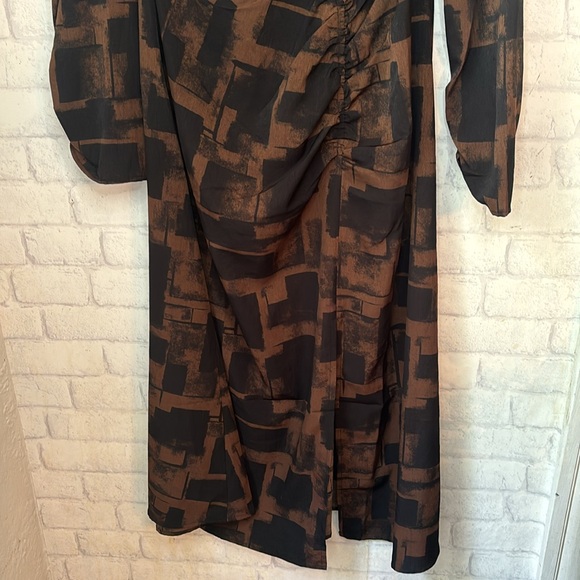 Moon River Printed Back Cut Out Midi Dress Size L NWT - Picture 4 of 13